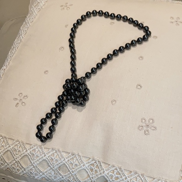 Independently knotted long strand of HEMATITE CRYSTALS BLACK SILVER TONE. HEALTH - Picture 3 of 6